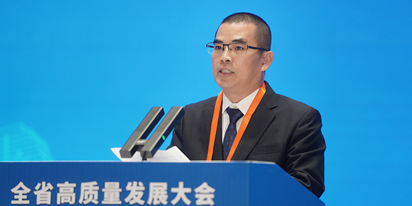 01月，，全省高质量生长大会召开，，天下工商联副主席、、、集团董事长温志芬作为企业代表加入大会.jpg